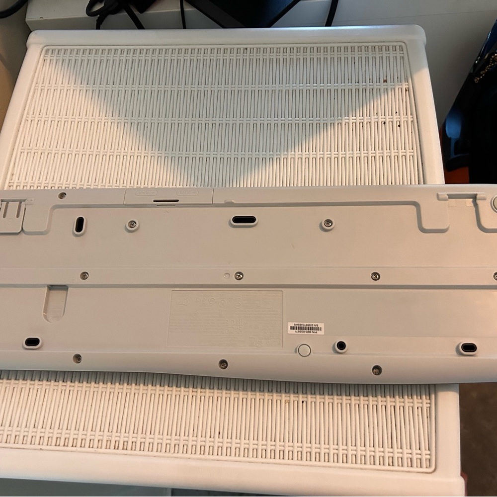 Wireless Logitech keyboard - Picture 2 of 2